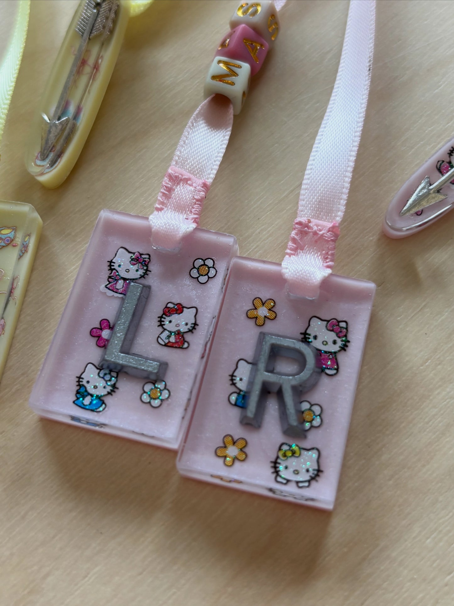 Custom order for M - Pink hello kitty + 50cm pink ribbon + FB arrow
