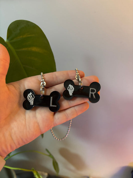 Bone-Shaped X-Ray anatomical markers with skeleton design and chain